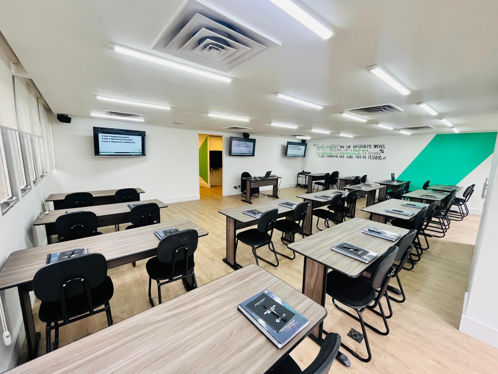 Ambiente de aula premium da MFUTURE COMPANY